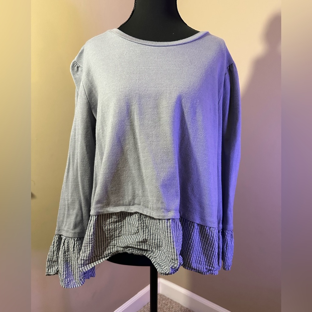 Chic Gray Women's top with Striped‎ Hem and sleeves